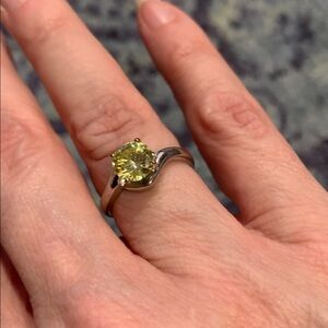 Silver tone simulated yellow diamond sz5.5 in great condition